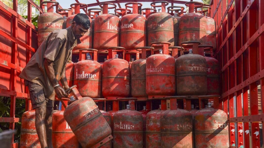 Jet fuel Sees 3.3% Hike; Commercial LPG Rates Rise By ₹62