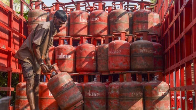 Jet fuel Sees 3.3% Hike; Commercial LPG Rates Rise By ₹62