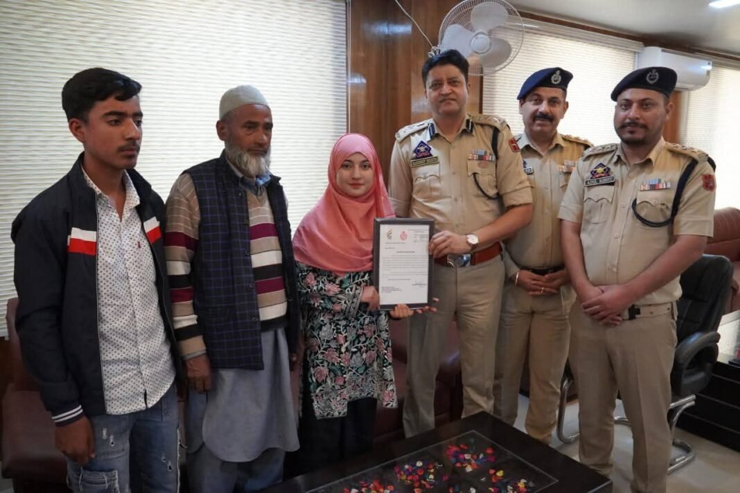 SSP DODA FELICITATES OUTSTANDING WARDS OF POLICE MARTYRS OF DODA