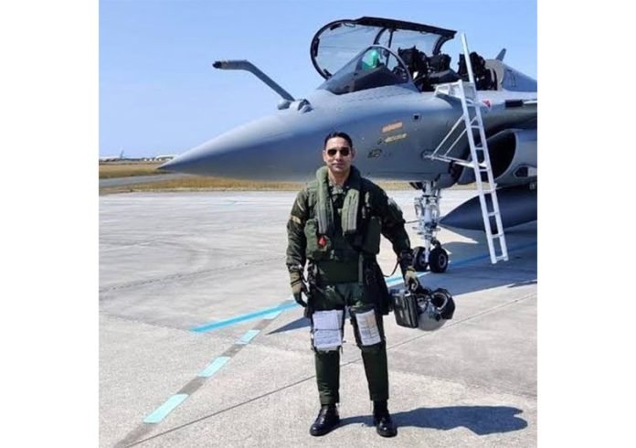 Group Captain Ranjit Singh Sidhu Receives Vir Chakra for Gallantry