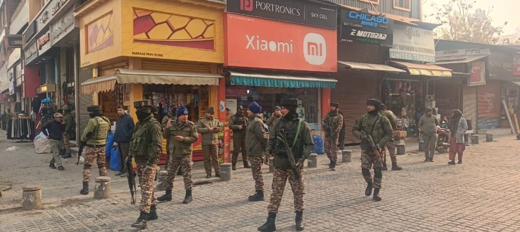 Srinagar Police, CRPF Carry Out CASO In Lal Chowk; Hotels Checked