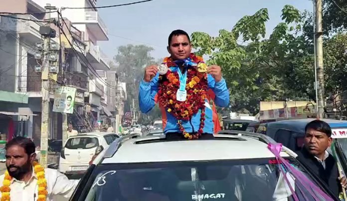 Naib Subedar Ravinder Singh celebrating his gold medal win at ISSF World Championships