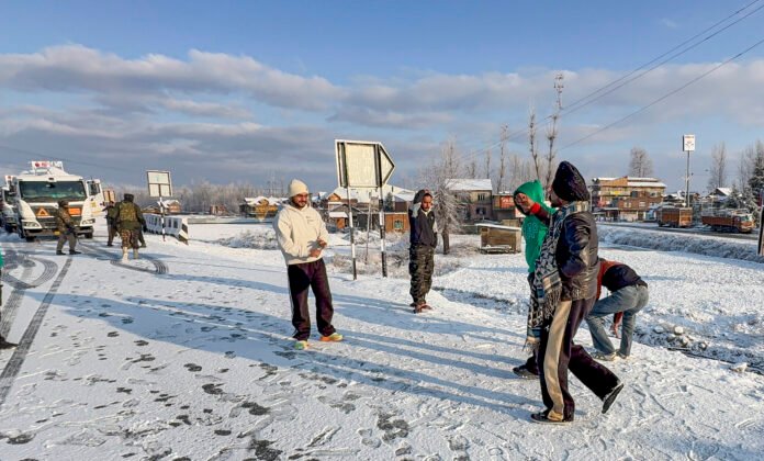 Weather Improves in Kashmir After Heavy Snowfall; Temperatures Remain Sub-Zero Across Valley