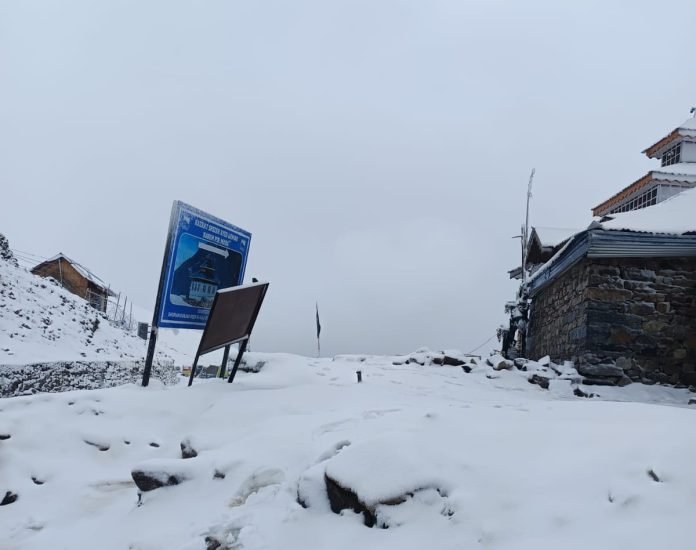 Mughal Road Temporarily Closed After Overnight Rain, Snowfall At Pir Gali