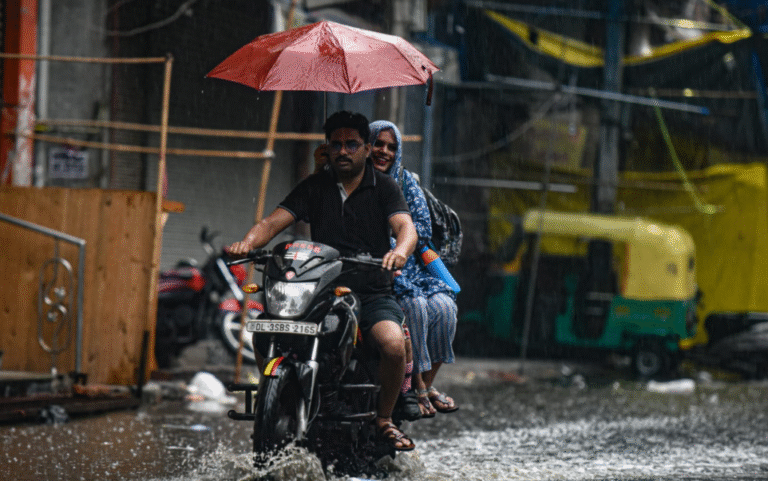 Waterlogging, traffic jams hit Delhi as heavy rain lashes city; red alert issued