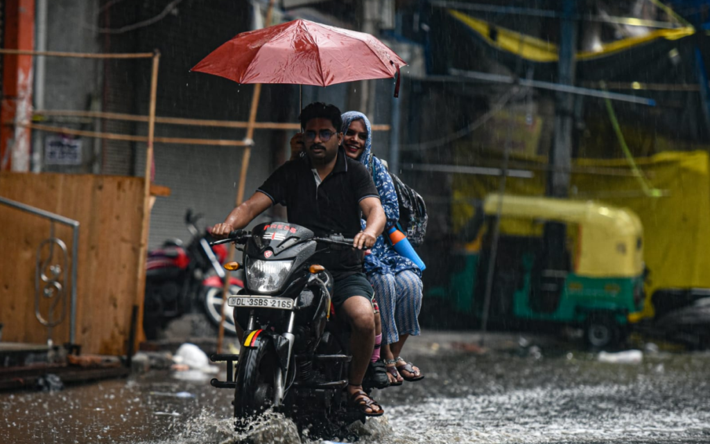 Waterlogging, traffic jams hit Delhi as heavy rain lashes city; red alert issued