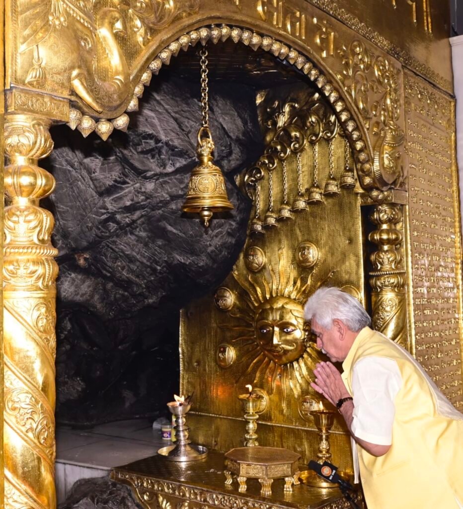 LG Manoj Sinha offers prayers at Vaishno Devi shrine