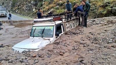 Hindustan-Tibet road reopened after rain-triggered blockage in Kinnaur; 60 roads remain closed in HP