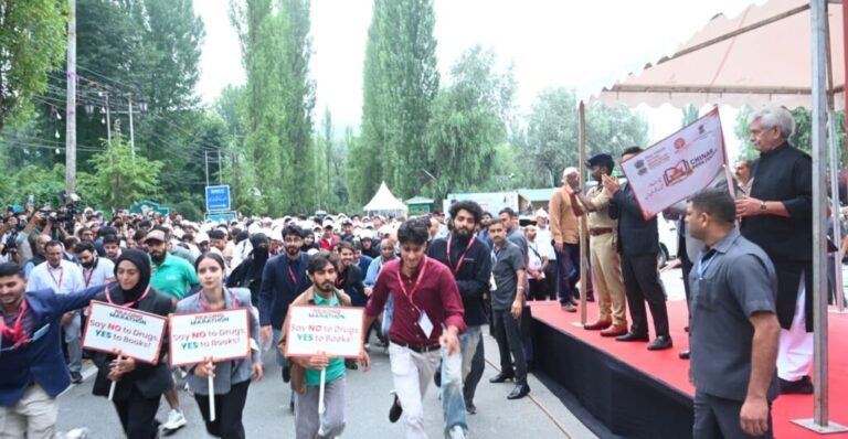 LG Manoj Sinha flags off Reading Marathon at Chinar Book Festival