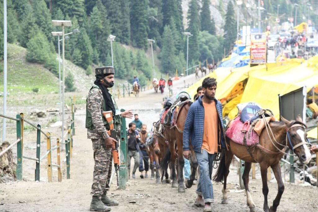964 Amarnath Pilgrims Depart Jammu for Baltal in 27th Batch