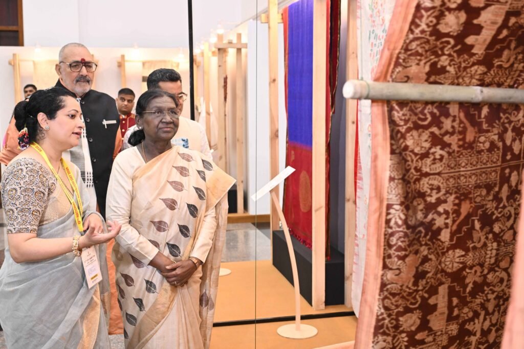 President Droupadi Murmu honors handloom artisans at RBCC