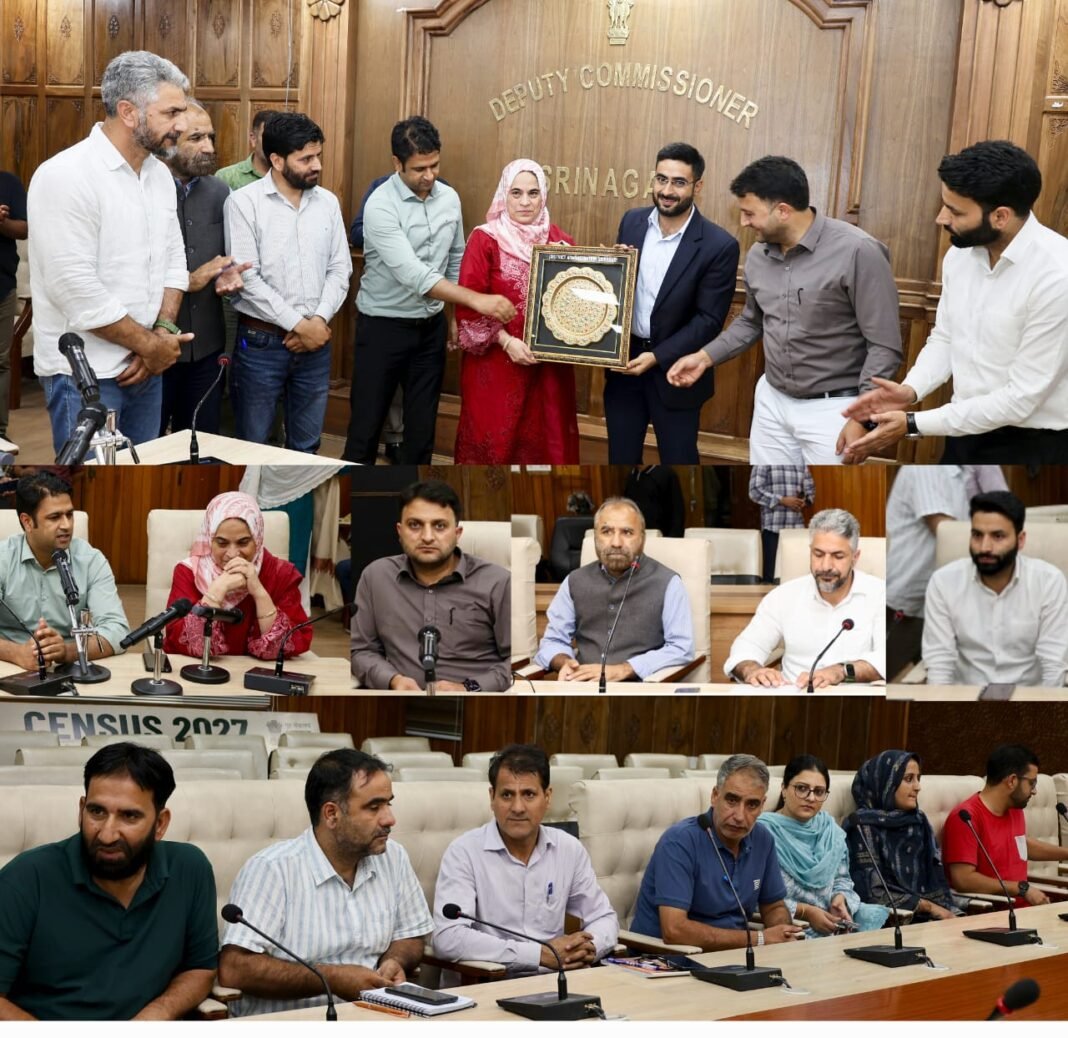 Srinagar District Administration bids warm farewell to outgoing ADDC Rifat Aftab Qureshi
